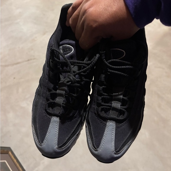 Nike Air Max 95’s Size 9 Color Black and Grey - Picture 6 of 6